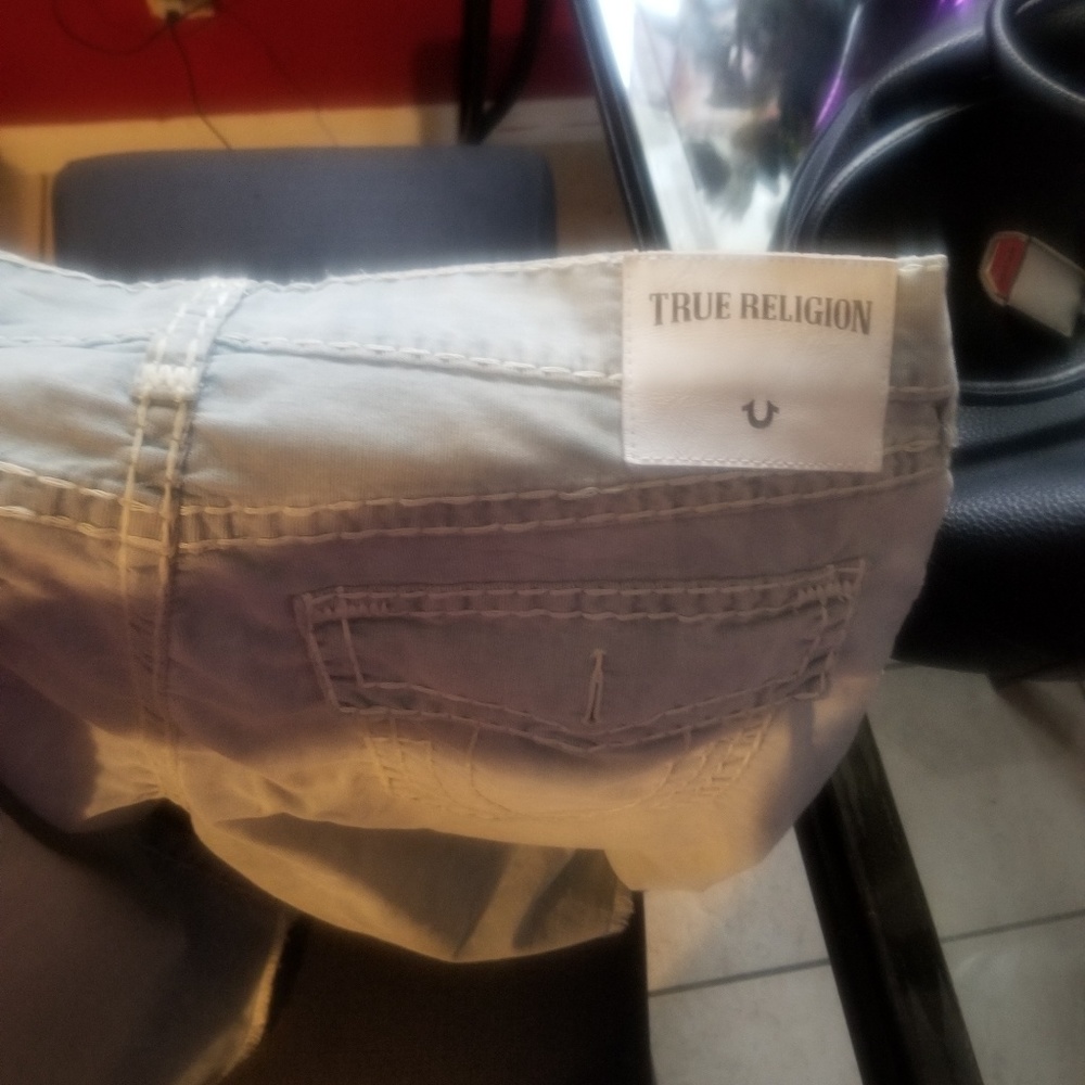 Mans shorts tru religon